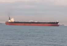 Околу 12 венецуелски танкери со нафта ја пробија блокадата на САД