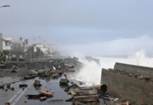 Силна медитеранска бура го опустоши јужниот дел на Италија, невидени бранови носеа луѓе и уништија плажи/ВИДЕО