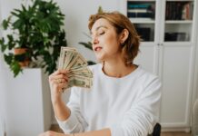 Токму кога најмалку се надеваат: Неочекувани пари зимава на три хороскопски знаци целосно ќе им го променат животот