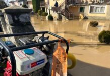 Нема ново излевање на реките, водата од поплавените подрачја се повлекува, но штетите остануваат