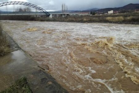 Водата се смирува, снегот доаѓа – Македонија влегува во снежен и леден бран