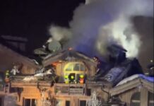 Пожар во познат ски-центар на Алпите: Огнената стихија го зафати покривот на луксузен хотел/ВИДЕО