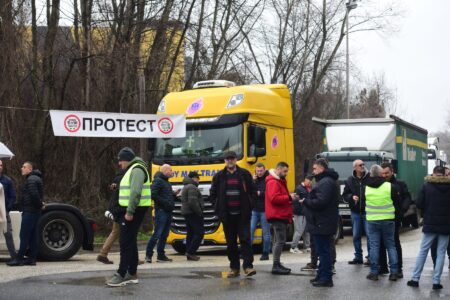 Николоски предлага одложување на ЕЕС и работни мултивизи за превозниците