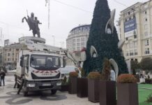 ФОТОВЕСТ: Поминаа празнувањата, се раскитува Градскиот плоштад