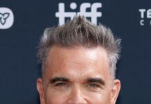 Роби Вилијамс го сруши рекордот на Битлси на британските топ листи: „Се чувствувам како Форест Гамп на поп-музиката“