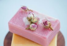 Блескав тен и лице без брчки по 40-тaта: Домашен колагенски сапун со резултати ги победува скапите препарати