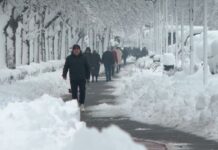 Интензивна снежна епизода во Сараево – градот под дебела бела покривка/ФОТО
