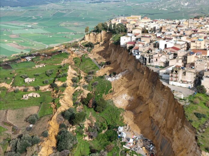 Hundreds of families evacuated in Sicily after landslide in Niscemi