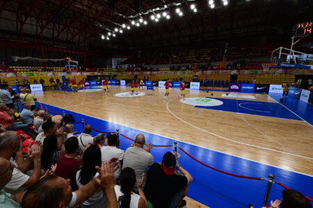 Паднат семафор во спортската сала – фијаско во Куманово!