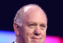 „Царот на границите“ на Трамп пристигна во Минесота: Ветува намалување на тензиите, но не ги коментира убиствата на ИЦЕ