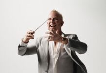 Канадскиот диригент Незет-Сегин со лакирани нокти ја воодушеви „уштирканата“ виенска публика на Новогодишниот концерт!