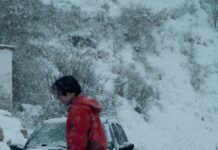 Заборавете на паѓањето на мраз: Исклучителен трик за побезбедно движење по замрзнати површини/ВИДЕО