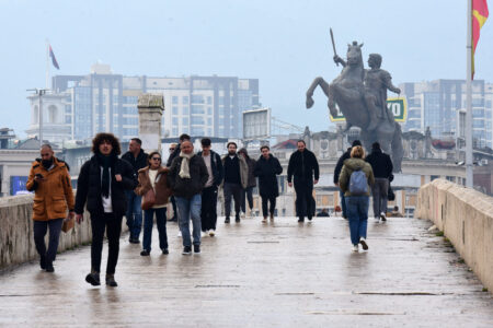 ИСТРАЖУВАЊЕТО НА ЈАВНОТО МИСЛЕЊЕ И ПРИСТАПУВАЊЕТО НА МАКЕДОНИЈА КОН ЕУ ПОКАЖАА ИНТЕРЕСЕН ТРЕНД: Се развива ли нов идентитет: Македонци – Европејци, Албанци – Европејци?…