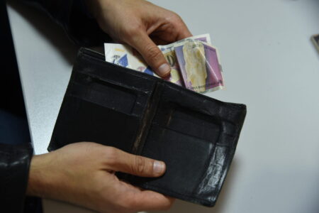 Минималецот на семафор, ќе дочека ли зелено светло?