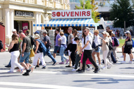 Турците и Бугарите ни го „билдаат“ туризмот