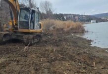 Се чистат плажите на Велешко езеро