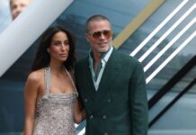 Maгарињата го носат багажот, Инес тешките торби!? Бред Пит со девојката на грчки остров, ама потфрли како кавалер/ФОТО