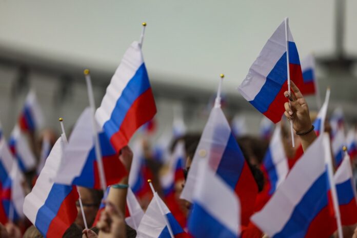 Russia celebrates National Flag Day
