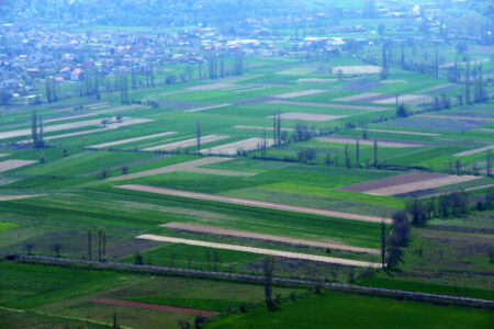 Земјоделците загрижени, малите производители ќе останат без финансиска поддршка