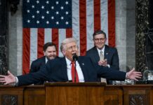 „Ова е златното време на Америка“, рече Трамп во рекордно најдолгиот говор за состојбата на нацијата. Зборуваше час и 48 минути и се надмина себеси