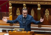 Француската Влада денеска преживеа два предлога за гласање недоверба