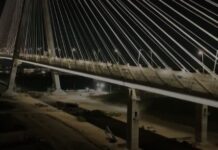 Трамп се закани дека нема да се отвори мостот со Канада, додека САД не добијат компензација за се што направиле за Отава