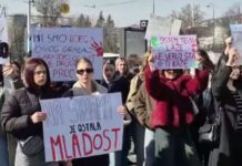 Премиерот на сараевскиот округ поднесе оставка по трамвајската несреќа, протестите продолжуваат