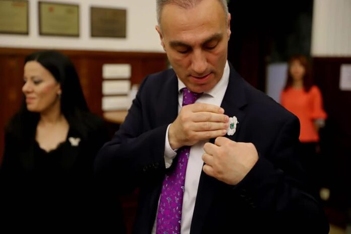 7ecf338a-a7c8-418b-9a3b-71cfd30bb1c0