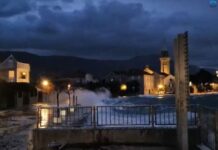 Невреме ја опустоши Далмација: Морето го поплави брегот, мештаните подигнаа брани/ВИДЕО