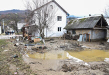 Под вода цели населби, опасноста сè уште не поминува