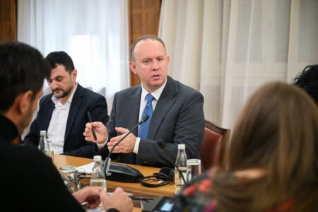 Гаши: Пратениците утре сами ќе се сноаѓаат како да дојдат на работа, пеш или порано