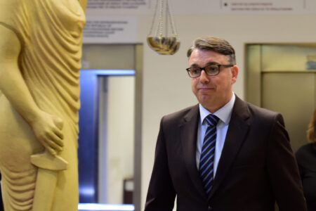 ФИЛКОВ: Не може притворот да е правило за обични луѓе, но не и за Груби!