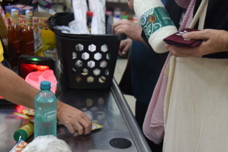 Храна со поминат рок, ориз со црви, месо со вода… им нема крај на измамите на трговците