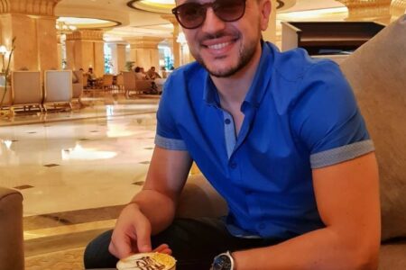 Интервју за ВЕЧЕР (и порталот vecer.press) со популарниот поп-пејач, Влатко Лозаноски-Лозано, пред неговиот голем скопски концерт во „Борис Трајковски“