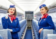 Дали знаете зошто стјуардесите носат свилени марами?