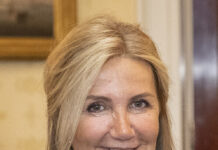 Сопругата на грчкиот премиер Мицотакис доживеала сообраќајна несреќа во Италија – хоспитализирана е во Атина