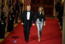 Меланија Трамп во „металик“ панталони го прекрши дрес-кодот во Вашингтон