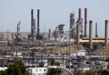 ЕК: Предложен е алтернативен пат за снабдување со нафта за Унгарија и Словачка преку Хрватска