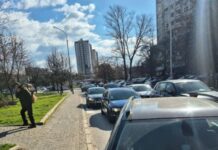 Плаќаат месечна карта за паркинг, а не можат да паркираат