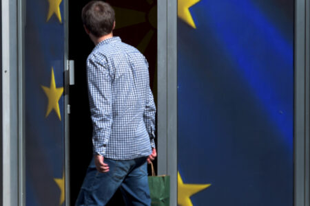 Вајц гледа прозорец на можности, Македонија чека отворени врати