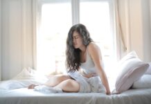 Доволна е само 1 лажица пред спиење: Старински лек кој ги чисти цревата додеја спиете, а наутро ќе се чувствувате како да имате 20 години