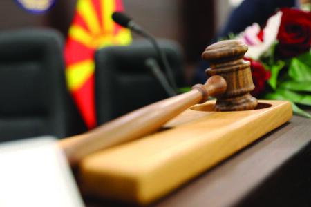 Министрите Сали и Филков во клинч, премиерот Мицкоски смирува со законско решение