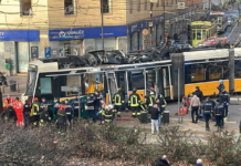 Трамвај излета од шините и удри во зграда во Милано: Загина пешак, речиси 40 повредени – патник сведочи: „мислев дека е земјотрес“/ВИДЕО