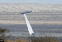 Мистериозно летало и бизарни воени комуникации снимени во близина на Областа 51