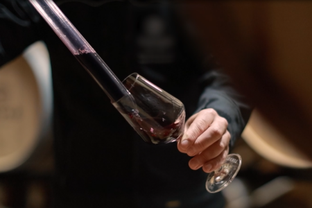 Имаме квалитетно вино, а го продаваме во цистерни и во пластика