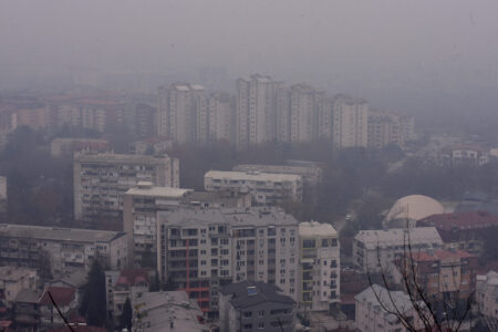 Скопје се задушува во фини честички и нерешени индустриски загадувачи