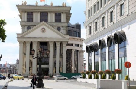 Повеќе од 150 македонски државјани затечени во загрозените подрачја ги контактирале амбасадите во Тел Авив, Доха и Абу Даби околку можностите за евакуација