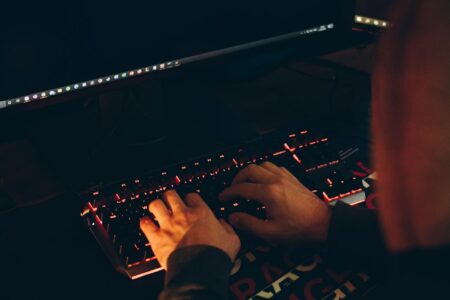 Им ветувале брза заработка, им ги зеле парите -стотици граѓани измамени преку интернет