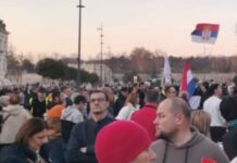 Протести под мотото „Државата сме ние“ во Ниш: „Пумпањето“ продолжува до распишување избори