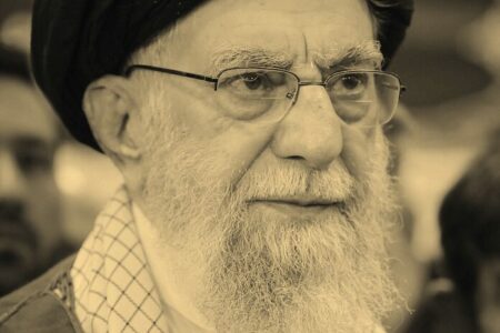 Иран jа потврди веста за смртта: Прогласени се 40 дена национална жалост поради атентатот врз ајатолахот Хамнеи